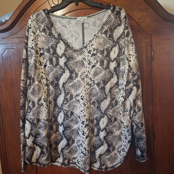 Women's Plus Snakeskin Print Top - Picture 1 of 1